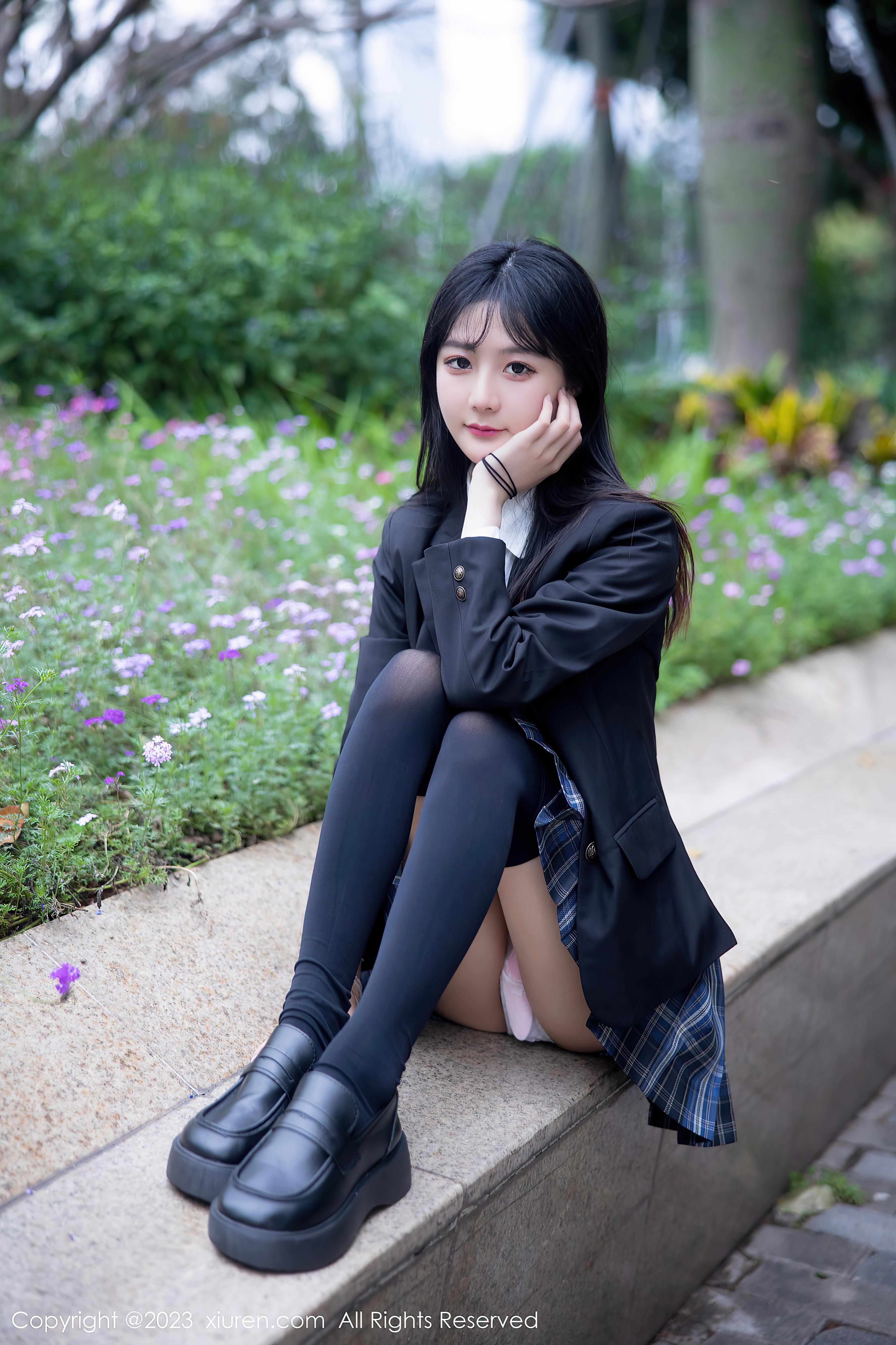 图片[7]-[XiuRen秀人网]2023.04.28 NO.6662 幼幼 黑色JK制服与白色蕾丝内衣加黑丝美腿性感私房写真集-秀人网官方网站