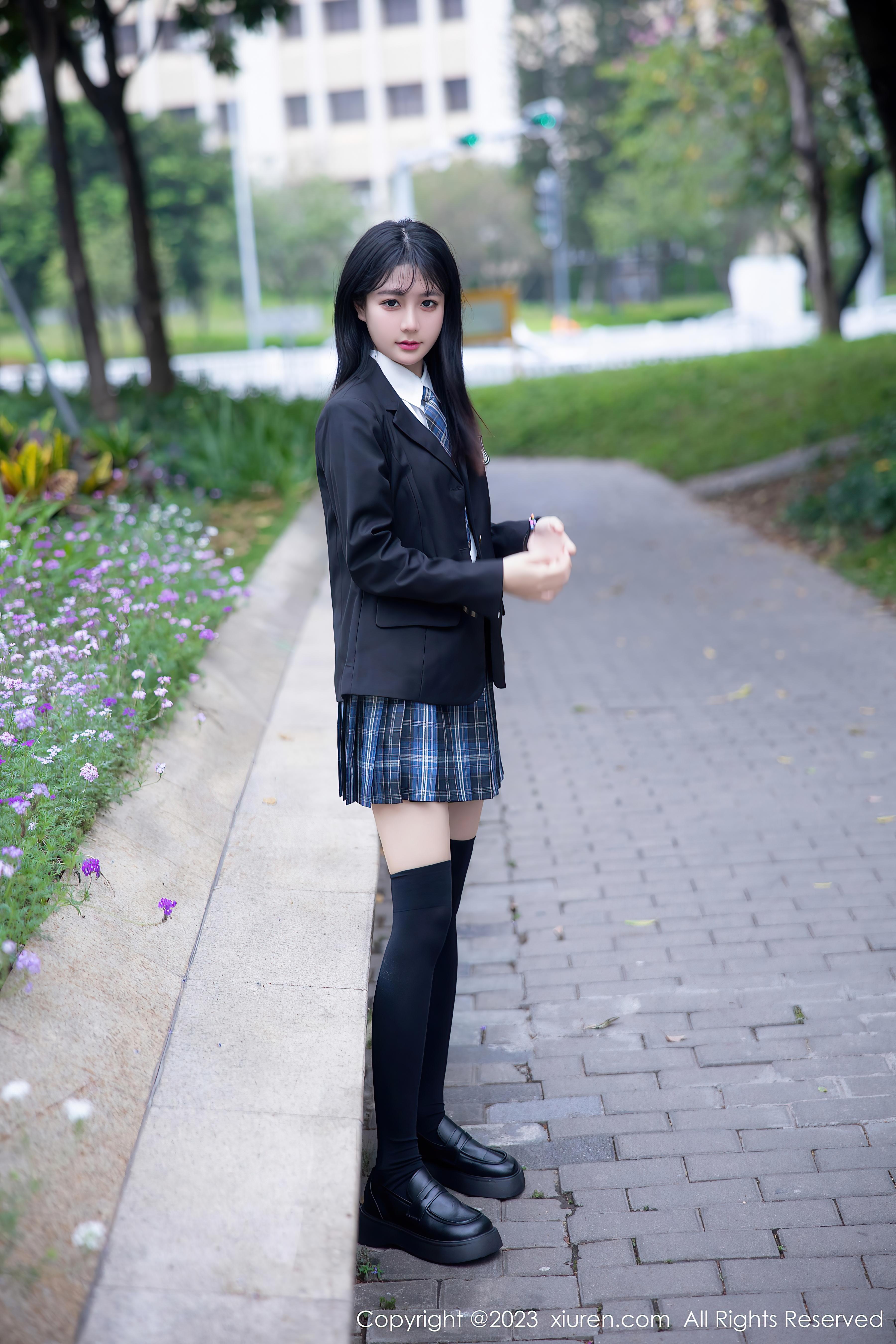 图片[5]-[XiuRen秀人网]2023.04.28 NO.6662 幼幼 黑色JK制服与白色蕾丝内衣加黑丝美腿性感私房写真集-秀人网官方网站